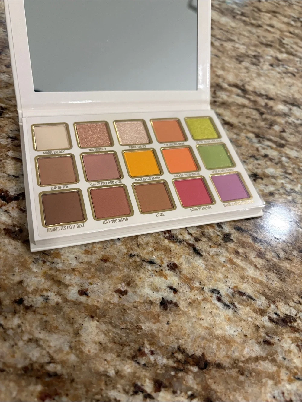NIB KYLIE JENNER THE KENDALL COLLECTION PALETTE